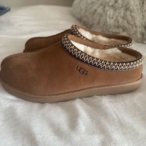 Ugg tasman slippers - kids size 6 fits women’s size 7.5
